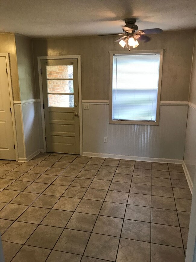 Building Photo - 210 Kilarny Rd