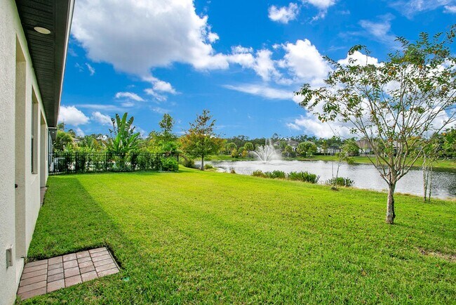 Building Photo - Spacious 4 Bed 3 Bath Home