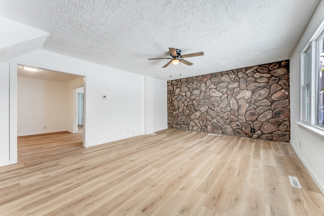 Building Photo - 2112 Gould Ave