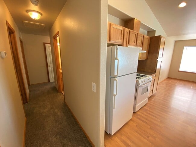Building Photo - Spacious 3 Bedroom with Office - Fenced Lawn with Lawn Care Provided!