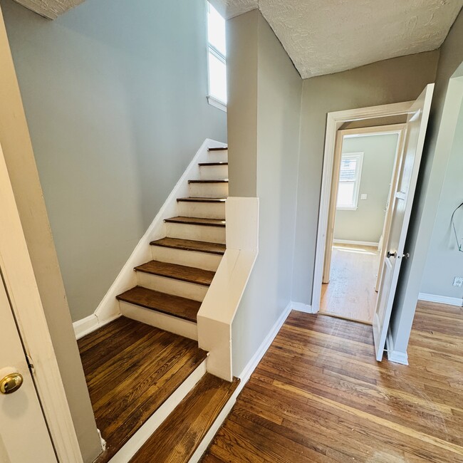 Building Photo - 15914 Delrey Ave