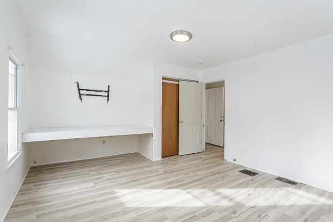 Building Photo - 26 Brockway Pl