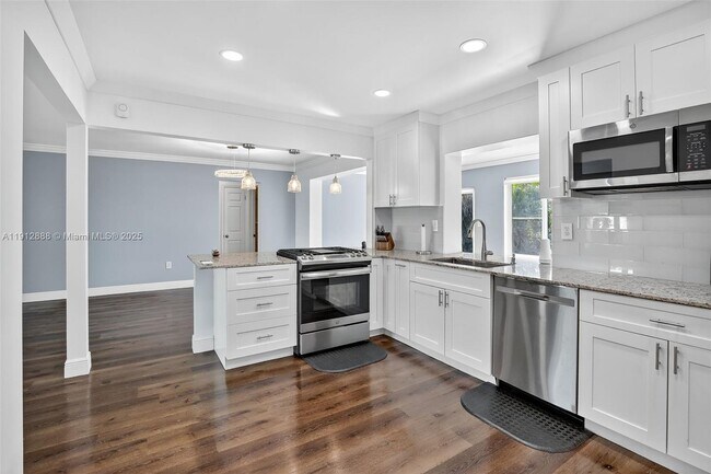 Building Photo - 7920 Alhambra Blvd