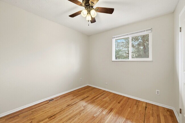 Building Photo - $1,895.95, 3-bed, 2-bath, located in Colorado Springs with Central AC.