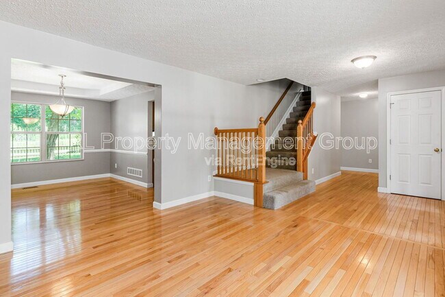 Building Photo - 5551 Ainsley Dr