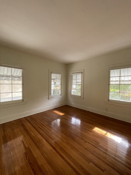 Bedroom No1 windows - 324 S Coronado St