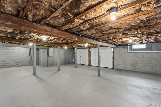 Building Photo - 452 Montauk Hwy