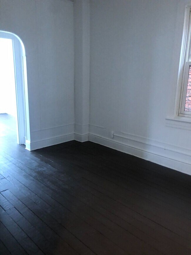 Building Photo - Coming Soon - 5 Bedroom 1 bath home - York...