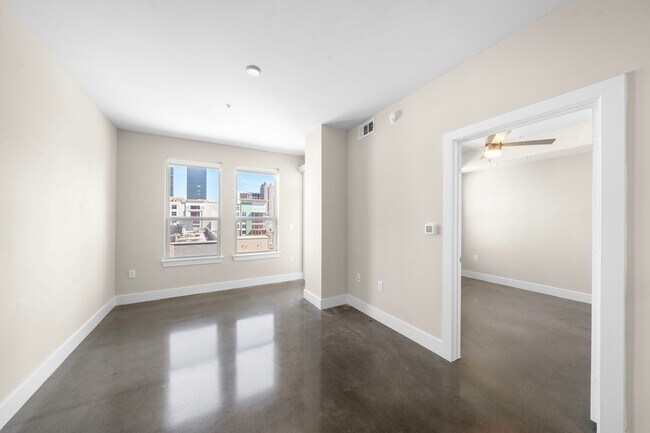 Building Photo - 1825 N San Jacinto Street Unit 641