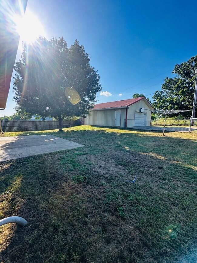 Building Photo - 476207 E 1094th Rd, Roland, OK 74954
