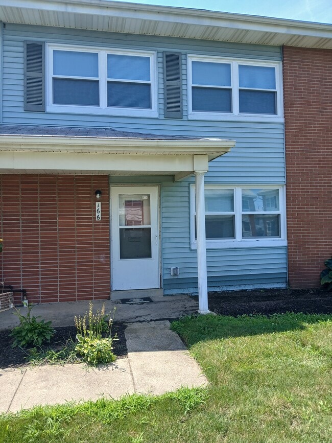 Primary Photo - 166 Buckeye Cir