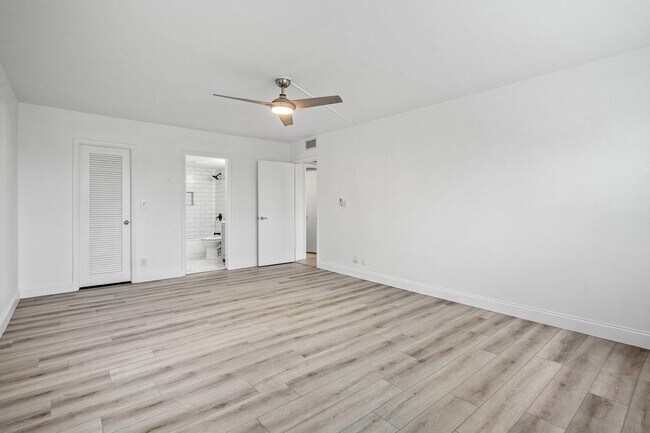 Building Photo - 550 Bayshore Dr