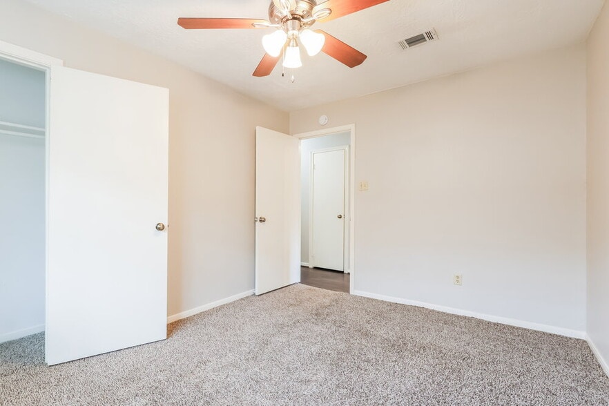 Building Photo - 23219 Timberbrook Dr