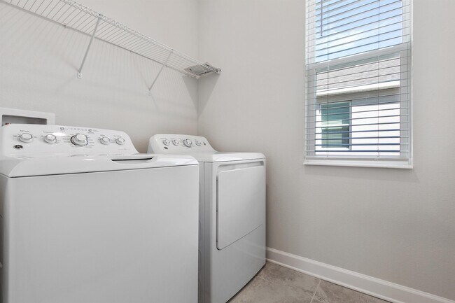 Building Photo - 4410 Seven Canyons Dr