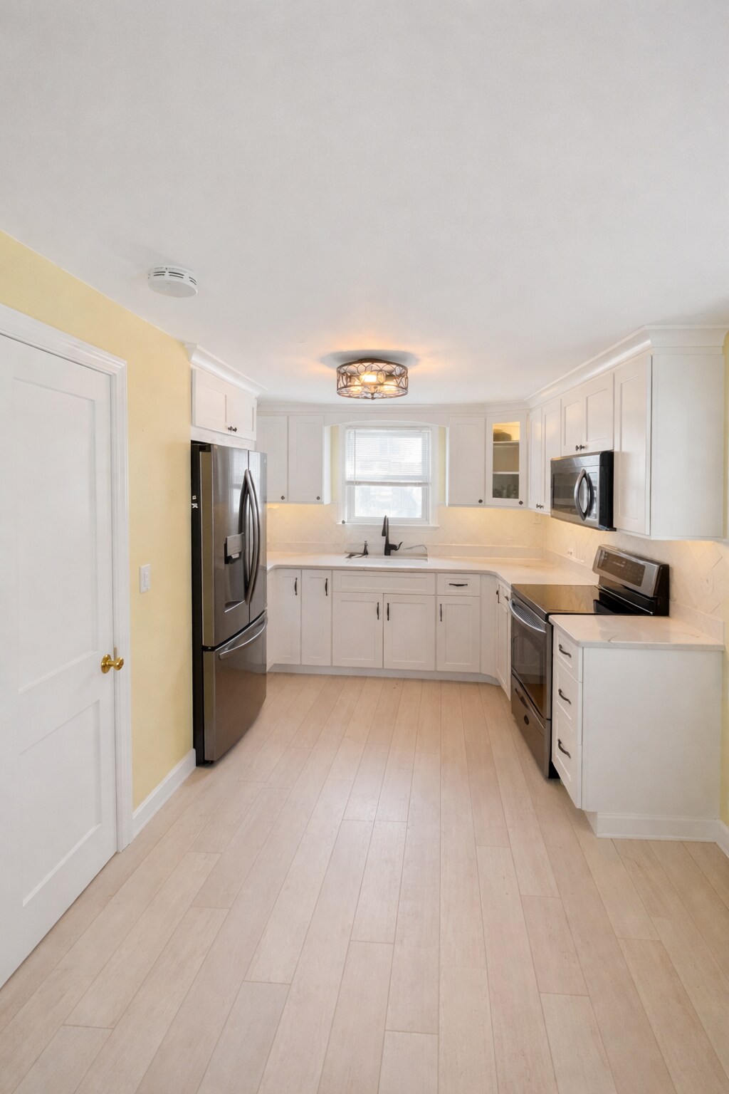 Building Photo - 9 Mulberry Ln