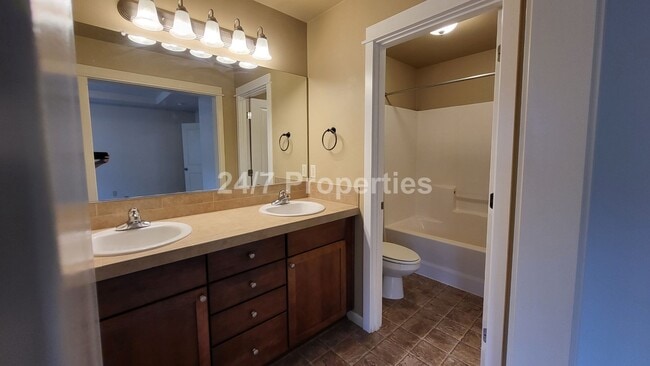 Building Photo - Modern Damascus Home with 2 Primary Suites!