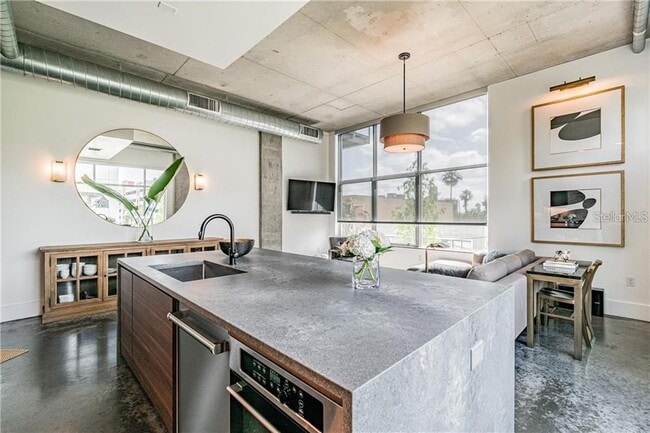 Building Photo - 101 S 12th St