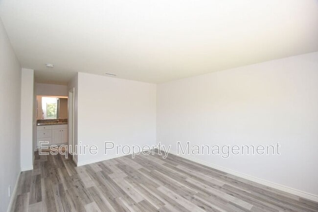 Building Photo - 630 Chapala Dr