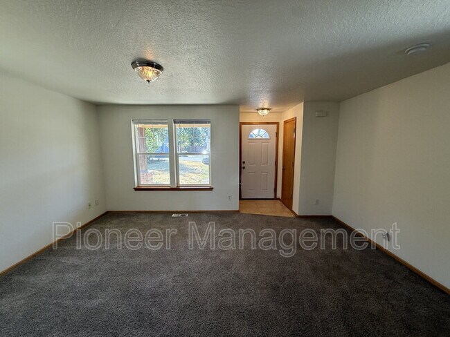 Building Photo - 6810 Aster St