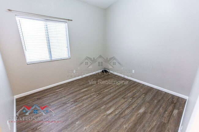 Building Photo - 1891 E Brentrup Dr