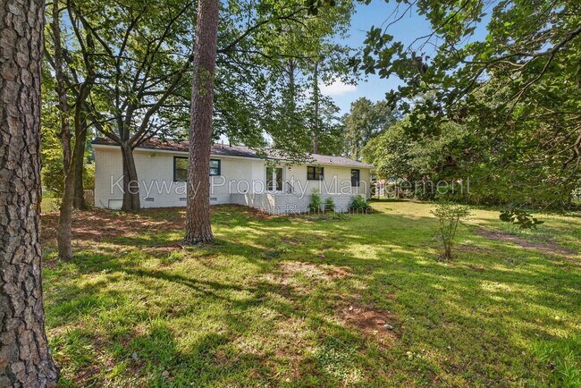 Building Photo - 3007 Stratford Dr