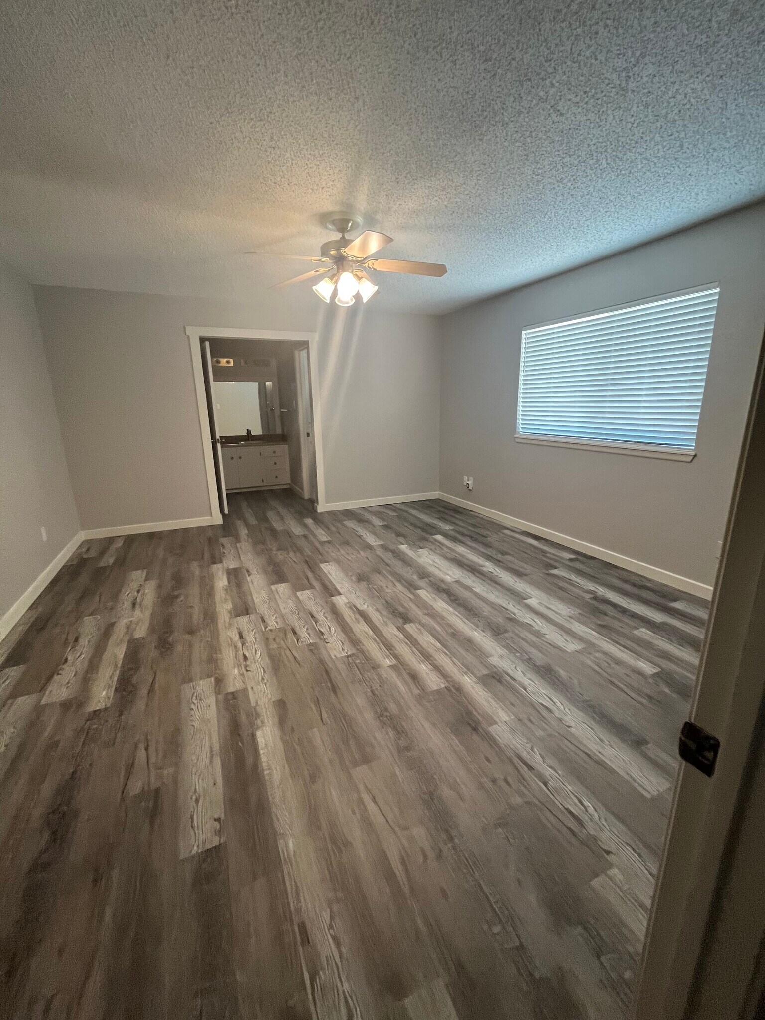 16x15 Master Bedroom - 6160 Denis Ln