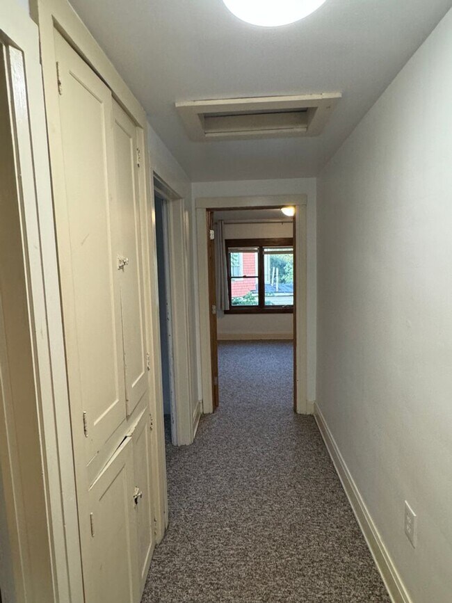 Building Photo - 849 E University Ave