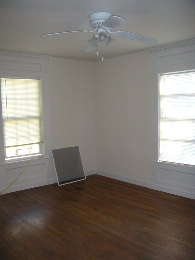 Building Photo - CUTEST COTTAGE IN ROSEDALE -  2BD / 1BA  -...