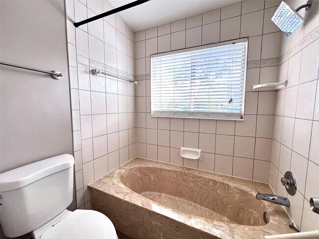 Building Photo - 2246 Discovery Cir W