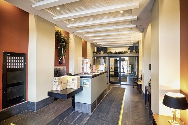 Building Photo - 1255 S State St