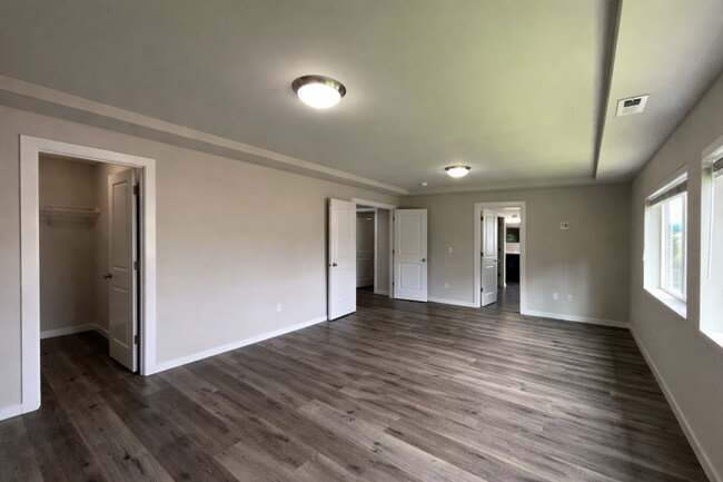 Building Photo - Spacious 4-Bedroom Home with Balcony and Fenced Yard in Marysville
