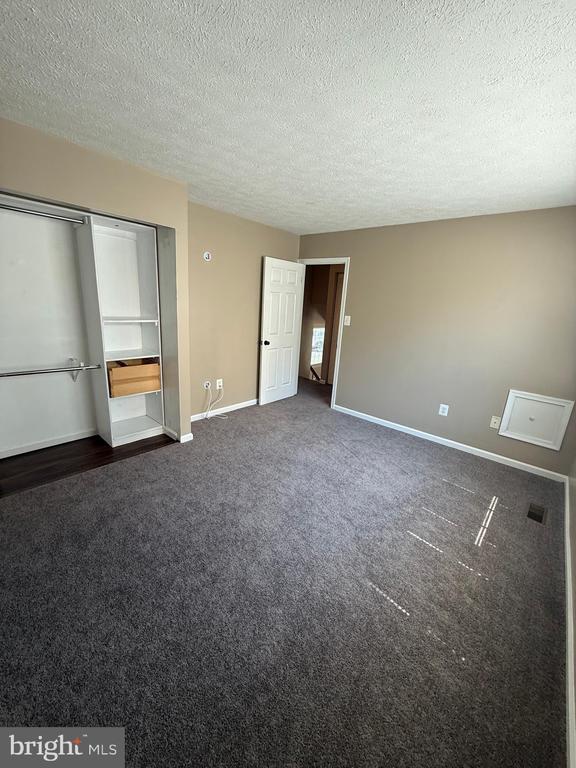 Building Photo - 805 London Ct