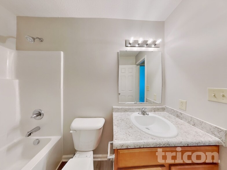 Building Photo - 817 Blue Ash Trail