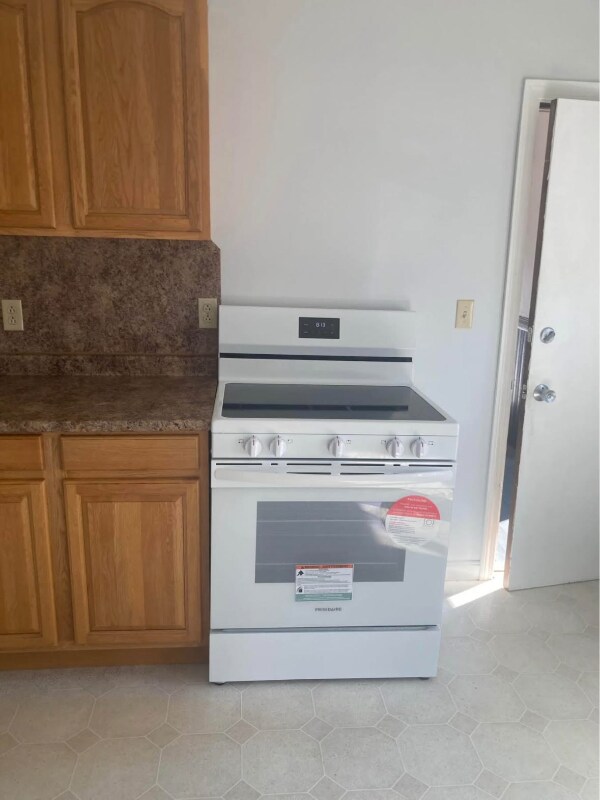 Building Photo - 29 Maple St