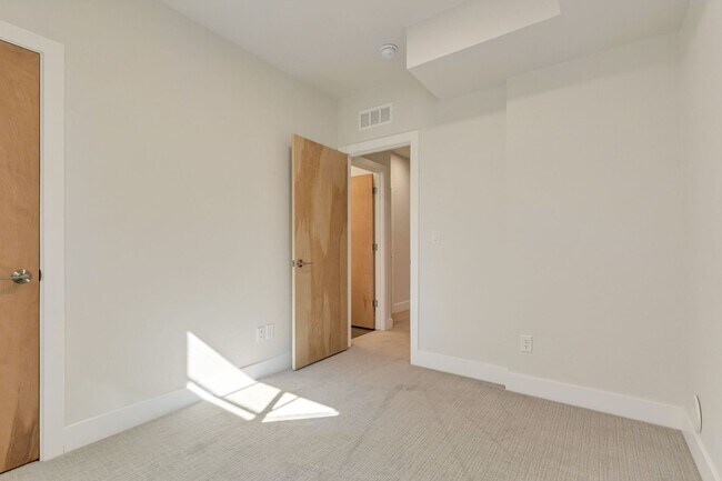 Building Photo - Modern 2BR Lafayette Home | Finished Basement, Garage & Quartz Kitchen