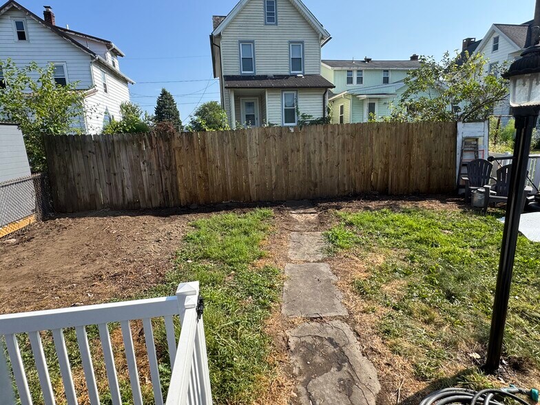 Private Back Yard - 351 Lyons Ave