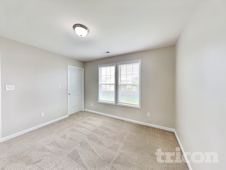 Building Photo - 239 Grovemere Ln