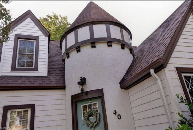 Building Photo - 40 Manteo Ave