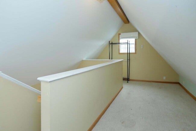 Building Photo - 935 Woodland Beach