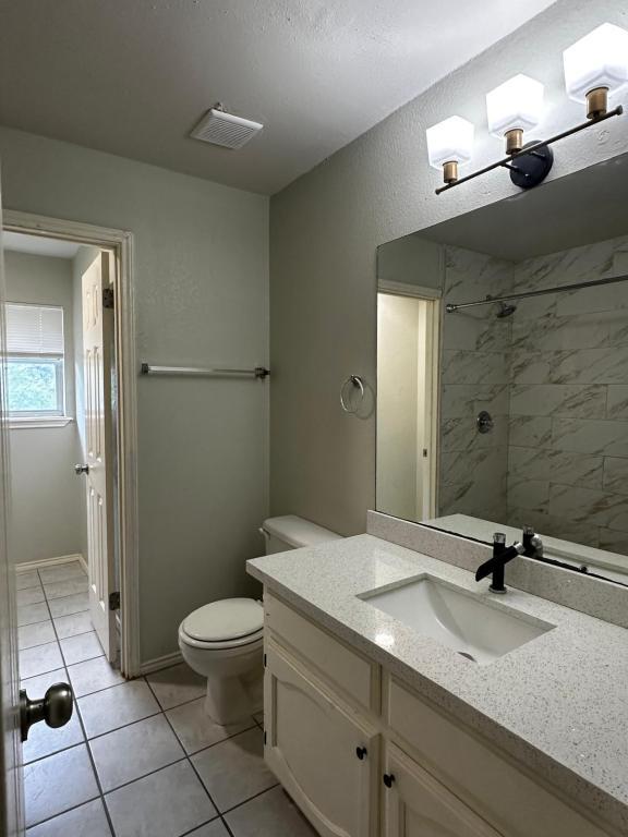 Building Photo - 1802 Oasis Dr