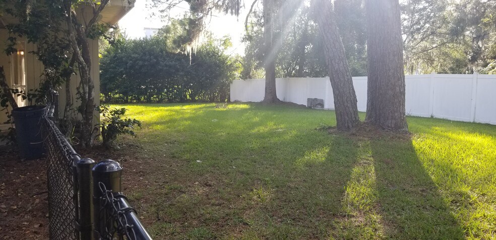 Building Photo - 302 Longwood Dr