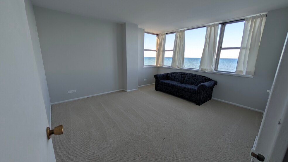 North Bedroom - 6301 N Sheridan Rd
