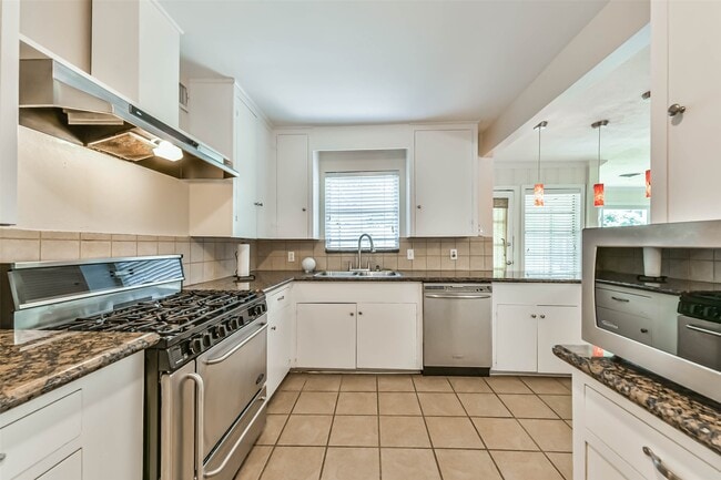 Building Photo - 3023 Fairhope St