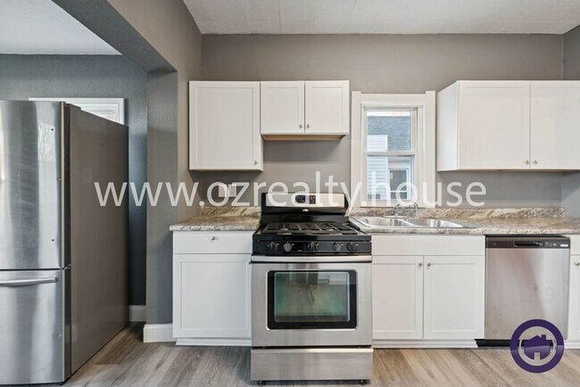 Building Photo - 222 E Park St