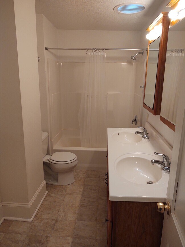 Building Photo - 712 4th St NW