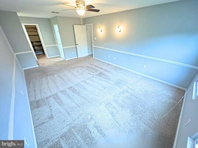 Building Photo - 3063 Schubert Dr