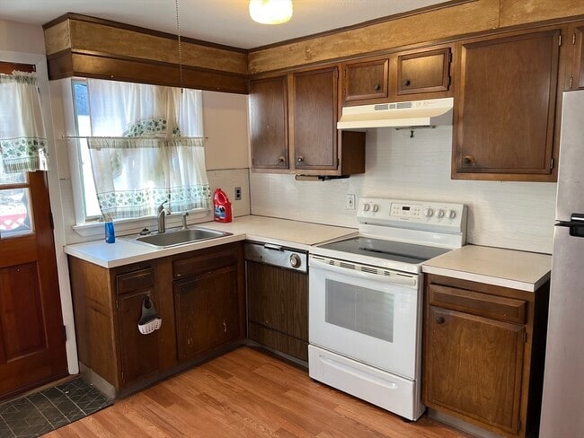 Building Photo - 2 S Sherwood Ave