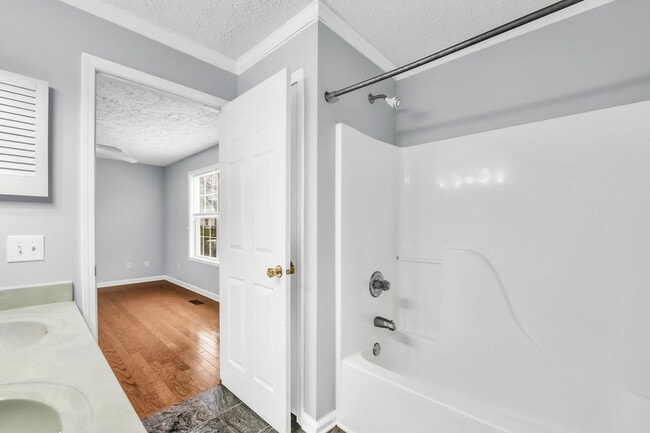 Building Photo - 912 Lyme Brook Ln