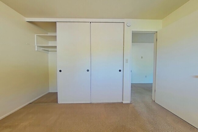 Building Photo - 2 Bedroom Apartment ~ Close to Campus ~ Sm...