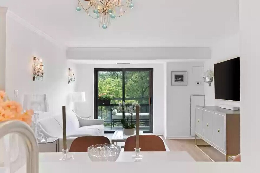 Building Photo - 2111 Wisconsin Ave NW